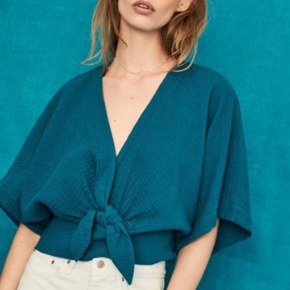 ruffle clasp front top